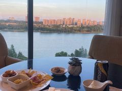 靠窗位-松山湖凯悦酒店·Café自助餐厅·周末火舞秀表演