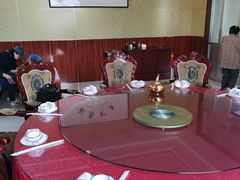 包厢-美顺香食府鱼头老店(雪野湖店)