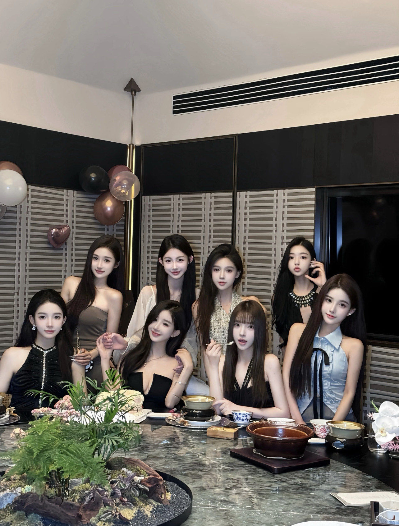 和美女们一起吃漂亮饭