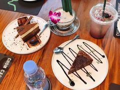 -Chom Cafe and Restaurant