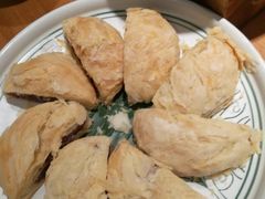 现烤玫瑰鲜花饼-云海肴·汽锅鸡·云南菜(高德置地店)
