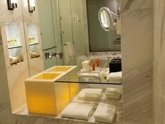 -上海滴水湖皇冠假日酒店