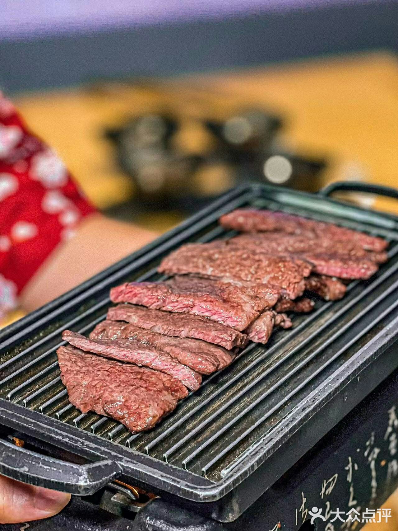 有投影的和牛烧肉餐厅，聚餐约会好去处！😄