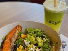 煎三文鱼牛油果色拉配鸡肉-Wagas沃歌斯(富力广场店)