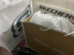 -奕欧来上海购物村停车场