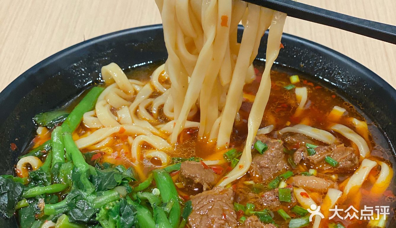 永和大王喊你嗦面🍜啦！大块牛腩面满满幸福感 