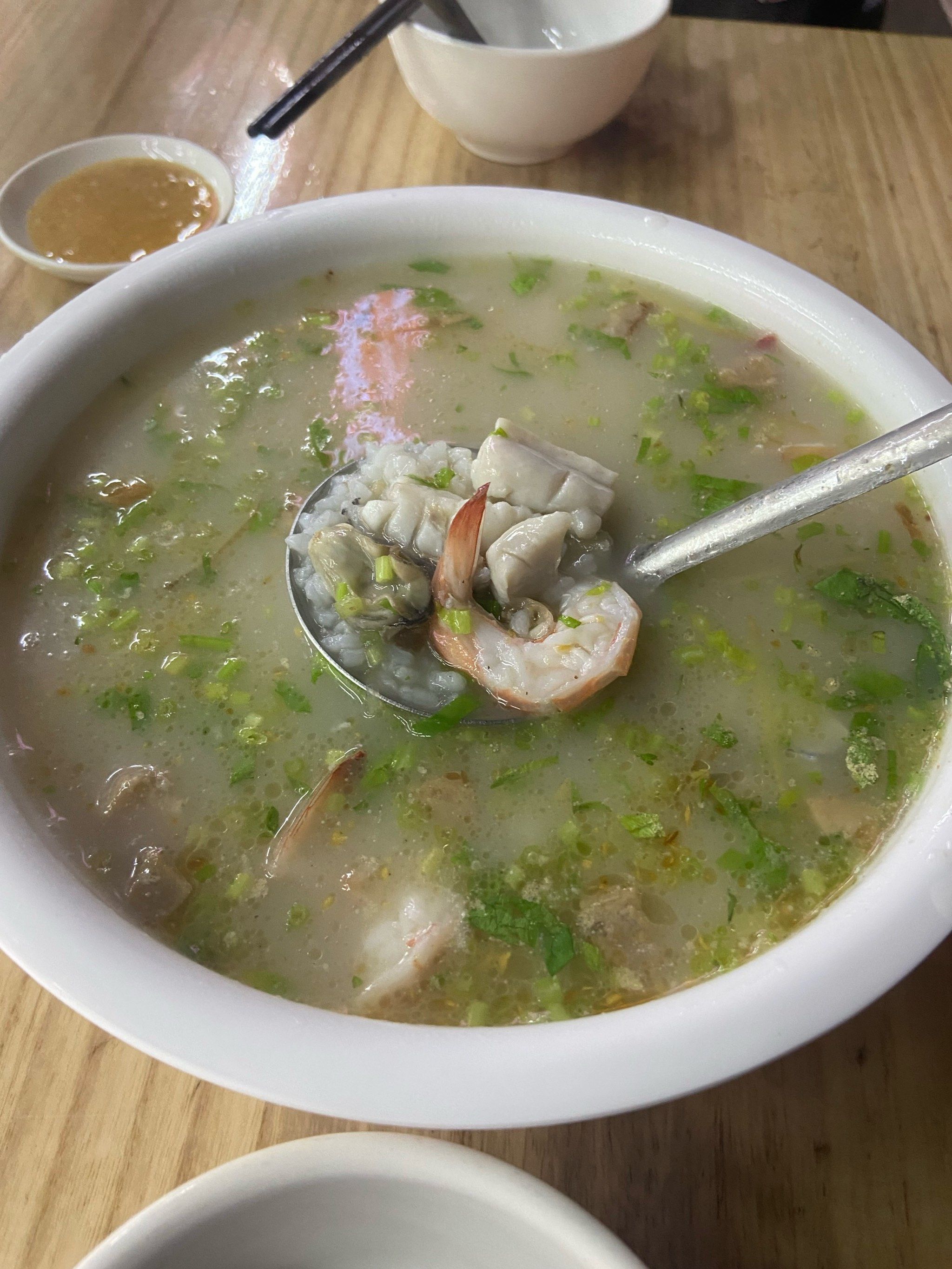 味道超赞的潮汕海鲜粥