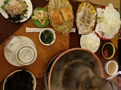 -洞庭洲·防空洞火锅·烧烤·铜锅涮肉(新百广场店)