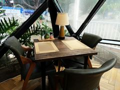 靠窗位-巴别塔法餐舍(朝阳店)