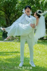 -现代经典婚纱摄影