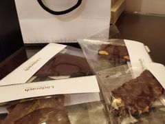 黑巧榛子-Laderach 莱德拉(上海环贸iapm店)