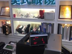 -美式眼镜·授权蔡司.依视路.尼康.豪雅.明月(人民广场店)