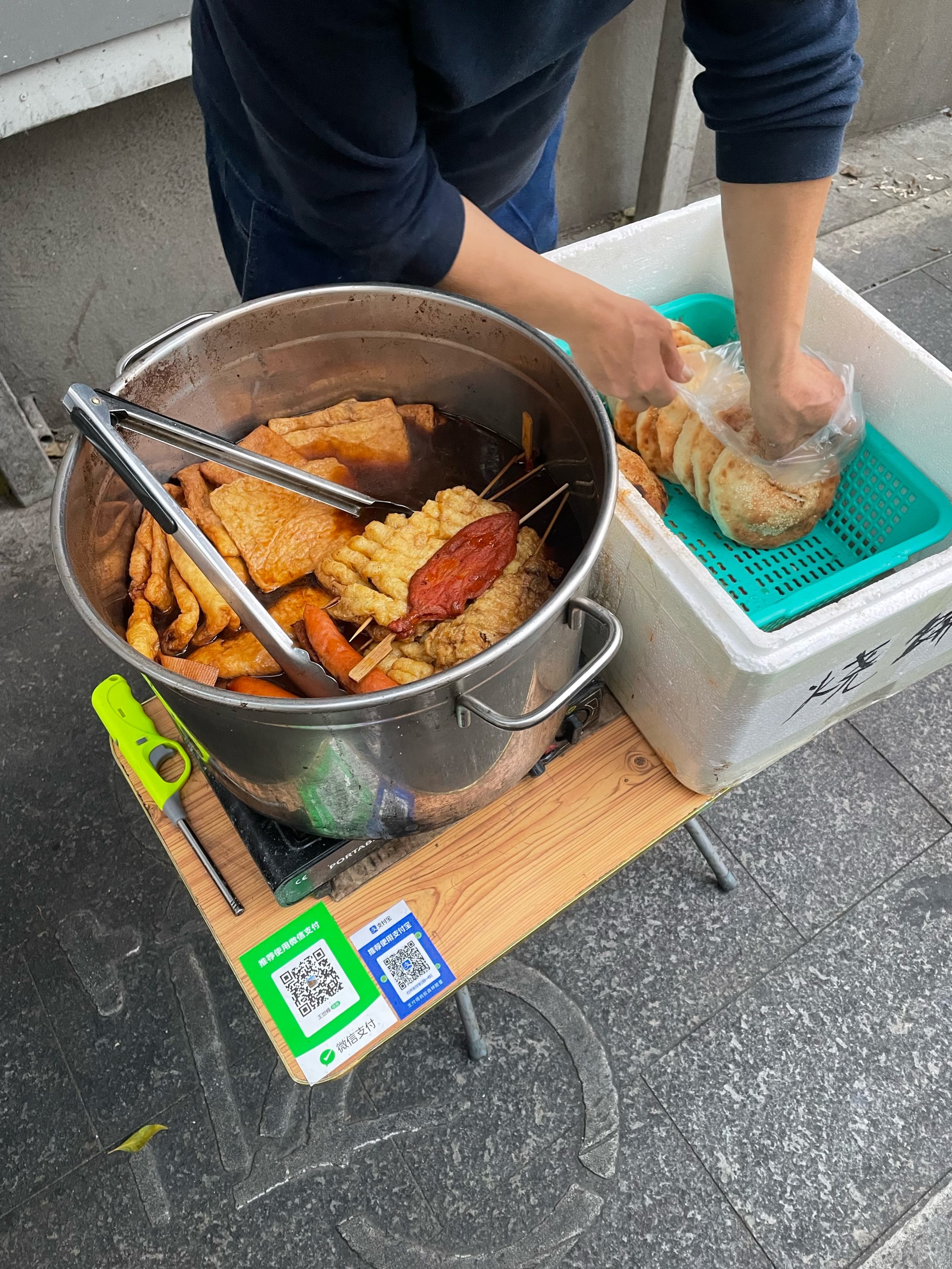 烧饼夹豆皮图片