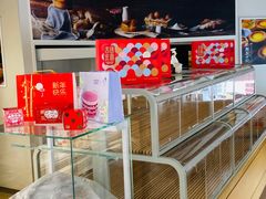 面包甜点陈列柜-好利来(新宜白店)