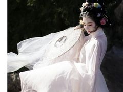 -翩若国风汉服体验馆