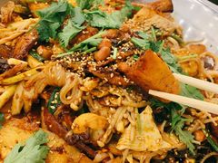 -愉肴麻辣香锅(中山路店)