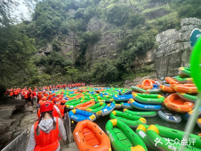 雅鲁激流探险漂流图片