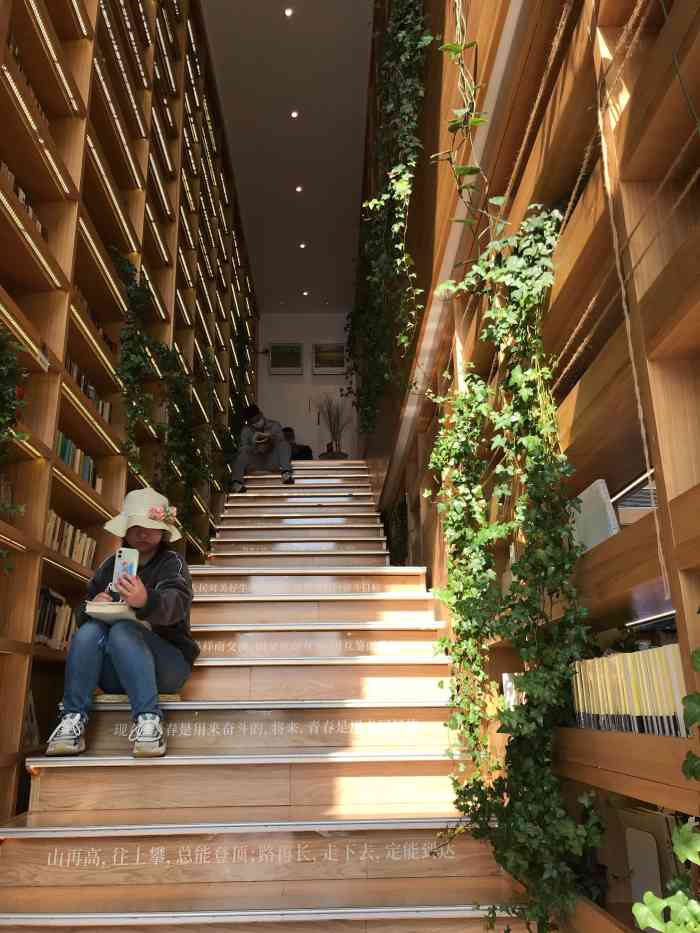 艾溪湖美书馆-"非常舒服的一个公益书店,需要在公众号里预.