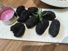 -Dragon Pizza•圆脸龙披萨·牛排餐厅