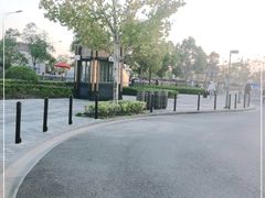 -奕欧来上海购物村停车场