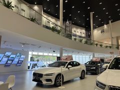 -杭州中沃沃尔沃4S店(滨江区店)