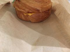 鸡蛋培根可颂堡-星巴克(苏州诚品店)