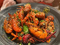-肥肥虾庄·金牌油焖大虾(汉街SKP店)