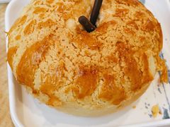 漏奶菠萝包-新世界餐厅(万达店)