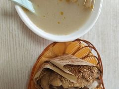 -洪峰浩老北京烧饼夹肉(角门路店)