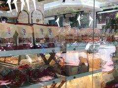 面包甜点陈列柜-龙兴·动物奶油生日蛋糕(龙北店)