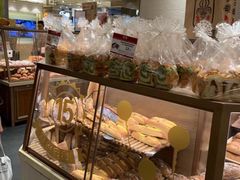 面包甜点陈列柜-山崎面包(静安久光店)