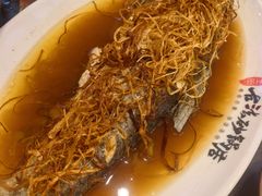 葱丝鱼-王明古法砂锅居(开化寺店)