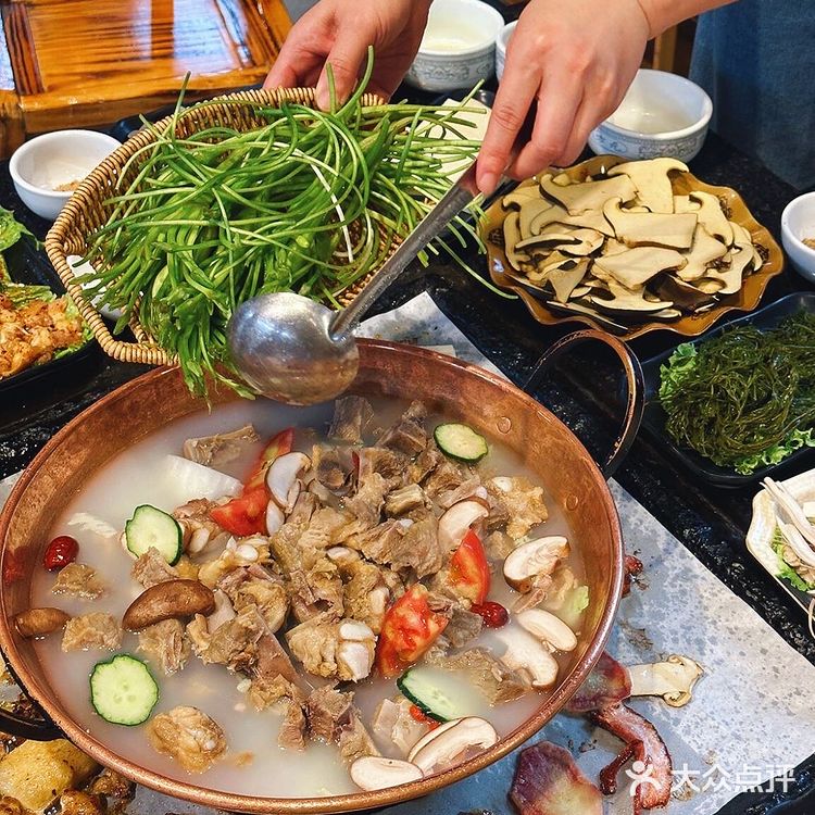 来束河古镇玩，这家耗牛锅别错过👍