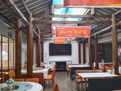 -阿瓦山寨·湘菜现炒·剁椒鱼头王(咸阳总店)