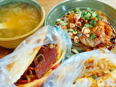 锅盔夹凉粉-小陈方酥锅盔(古城总店)
