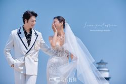 -现代经典婚纱摄影