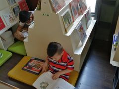 -钟书阁(松江泰晤士小镇店)