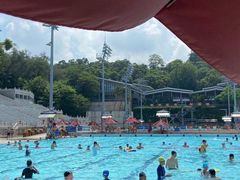 -越秀山游泳场