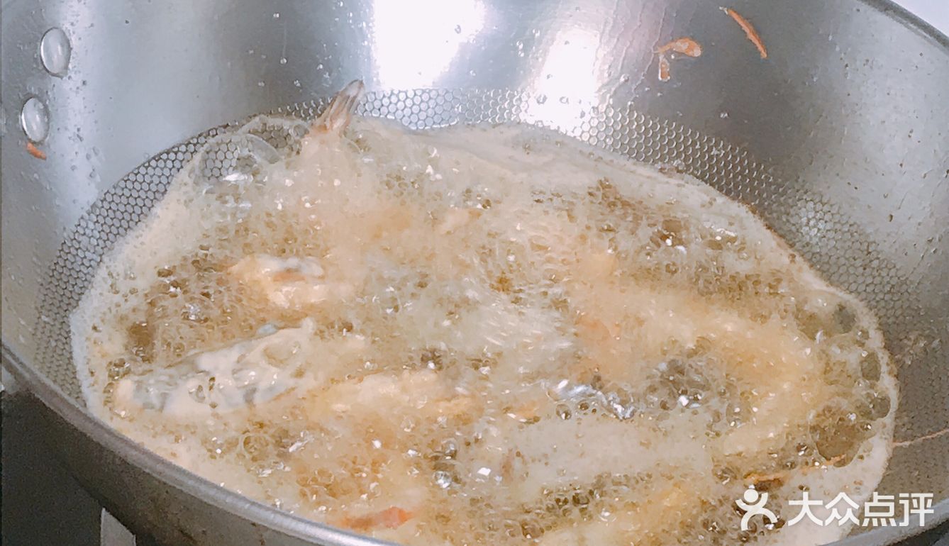 吃虾大法好，油炸虾，虾头都能吃