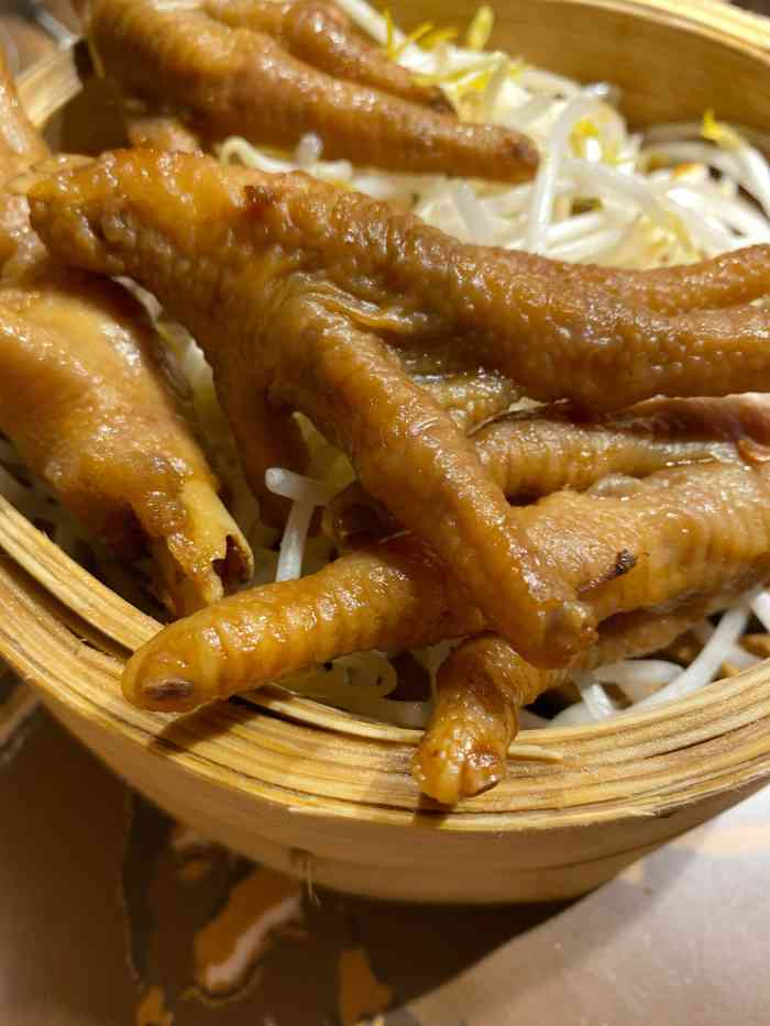 江二爷 重庆卤味火锅(天津路店)-"[薄荷]环境: 典型火锅店的装修,黑色