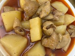 土豆烧肥肠-赵姐猪耳朵饭店