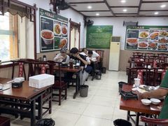 -湖南人家湘菜馆(镇江路店)