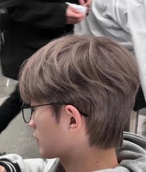 -一家只做男发烫染的店
