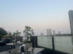 -曼谷湄南河畔华美达广场酒店