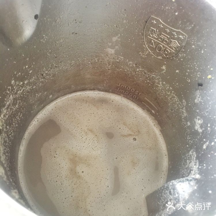 养生黑芝麻黑豆花生红枣豆浆