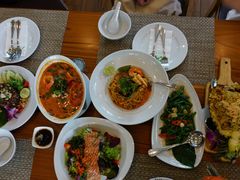 -Chom Cafe and Restaurant