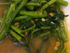 -J Daeng Seafood