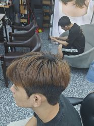 点击看大图 -藤野造型专业烫染接发