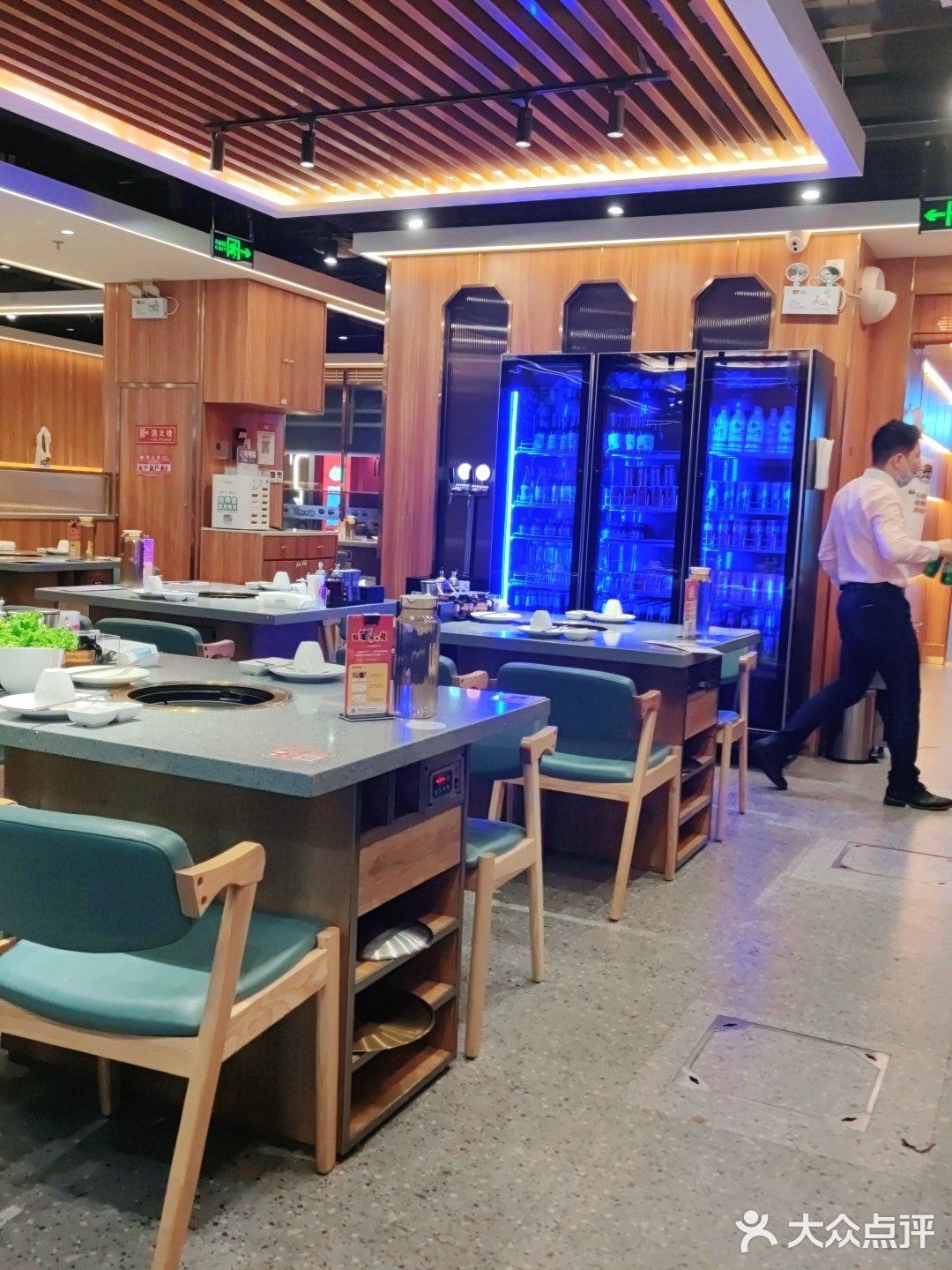 我们三个人，点了三盘肉