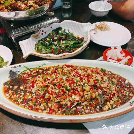 刘厨砂锅大食堂(葛洲坝饮食街店)